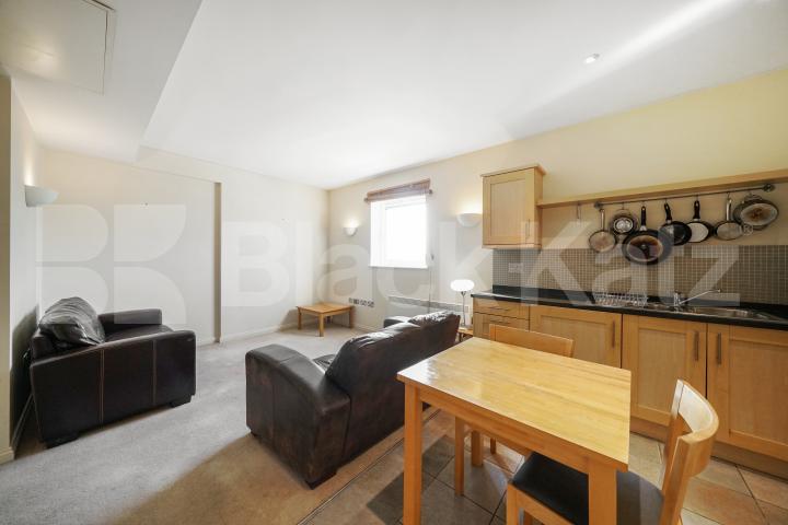 Superbly located penthouse, Inclusive of water rates & Parking Longstone Court Great Dover Steet, London Bridge
